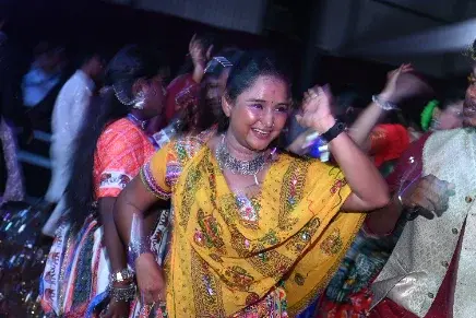Dhinchak Dandiya 2025 — crowd moment 6