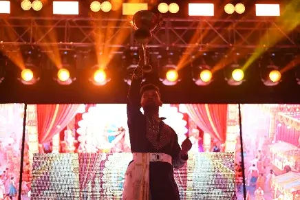Dhinchak Dandiya 2025 — crowd moment 8